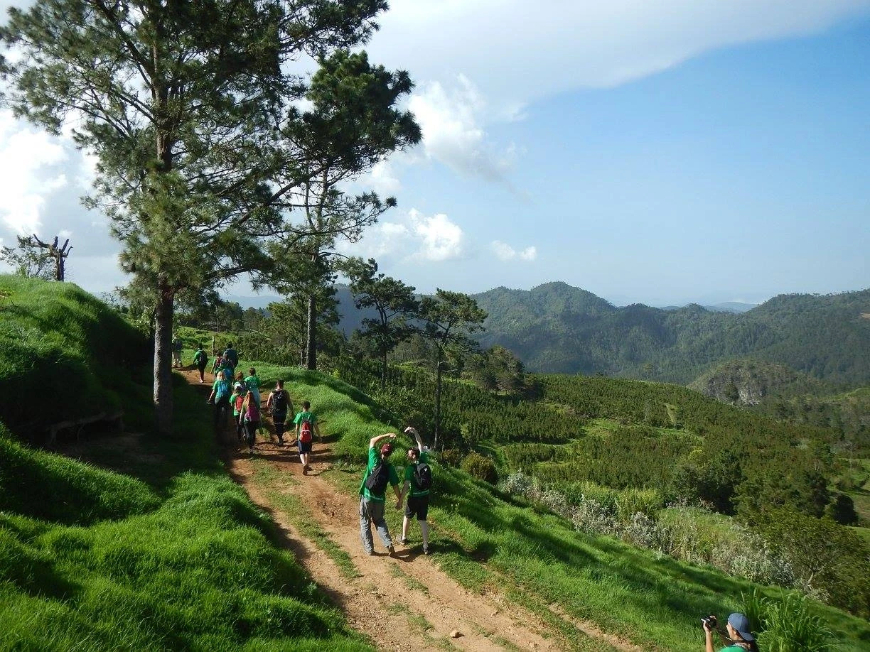 Volunteers hiking in the Dominican Republic mountains