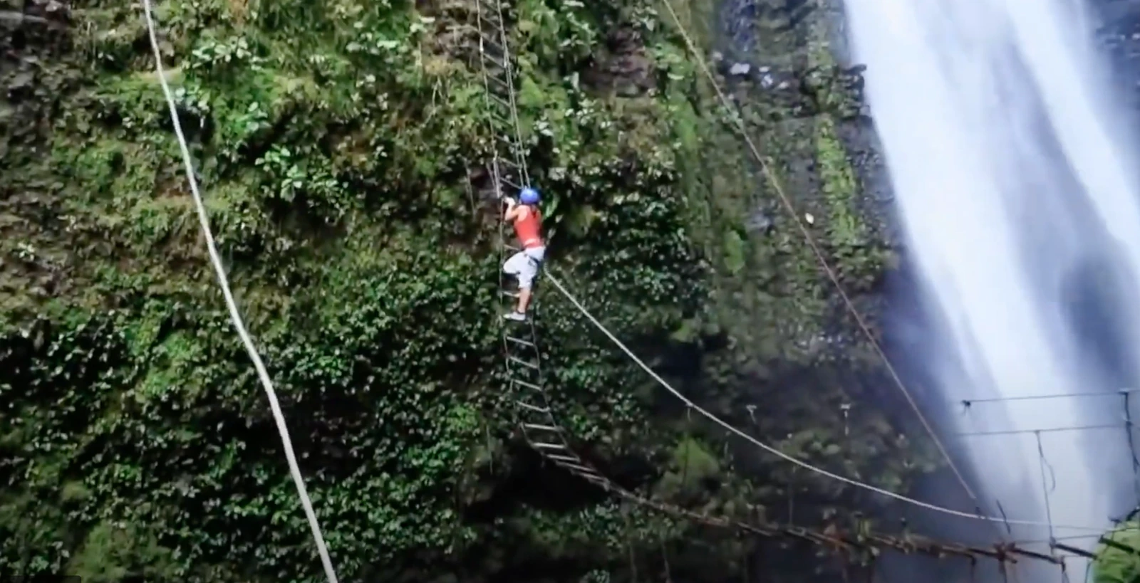 Epic Rappelling — Pino Blanco